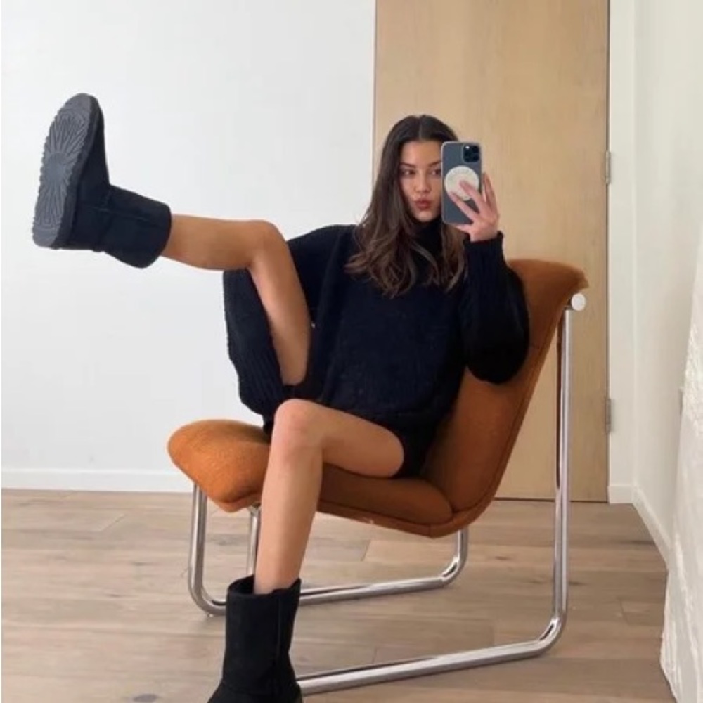 UGG Classic Short Zip Booties